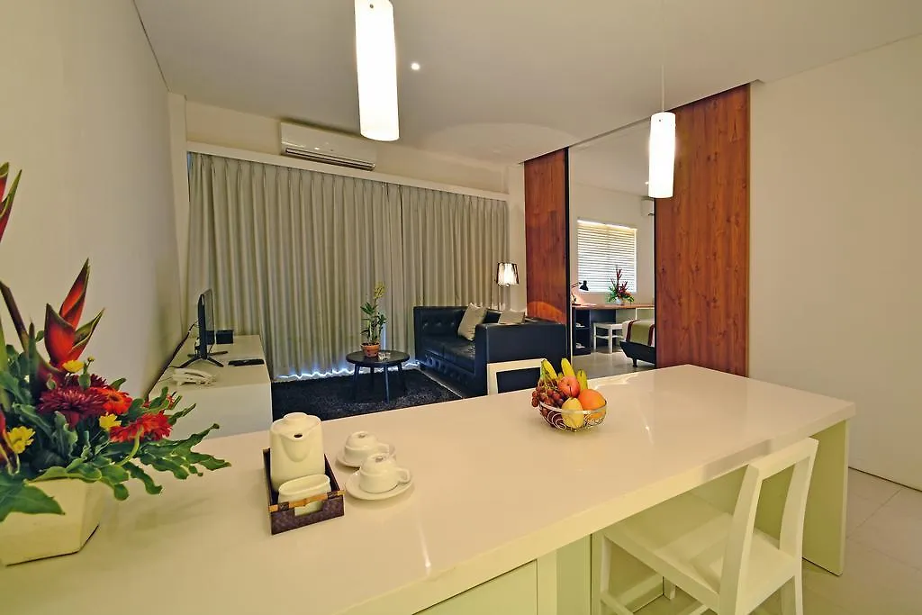 Отель Sama Sama Suites & Restaurant Kuta Selatan